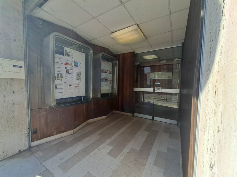Entrée des locaux